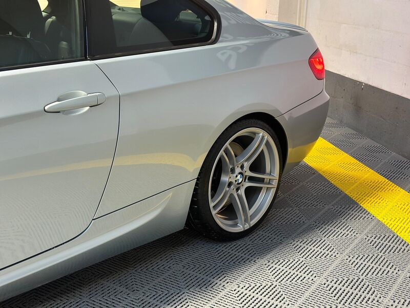 BMW 3 SERIES