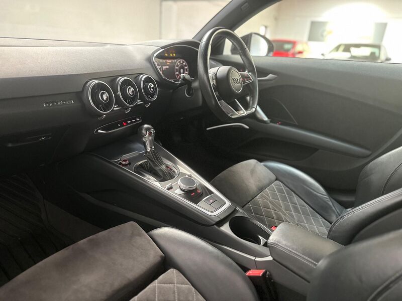 AUDI TT