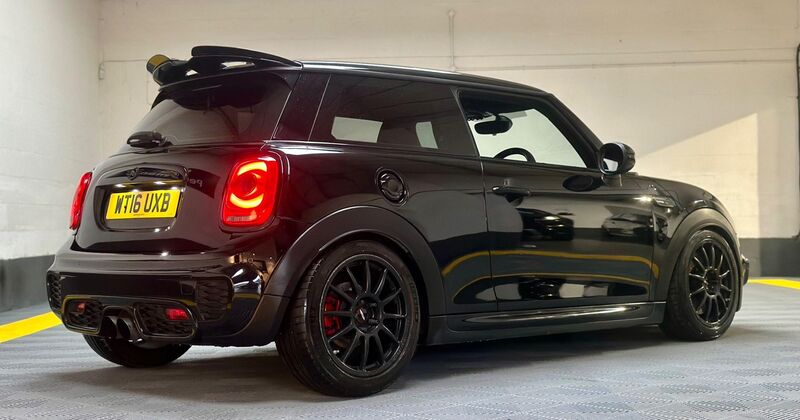 MINI HATCH