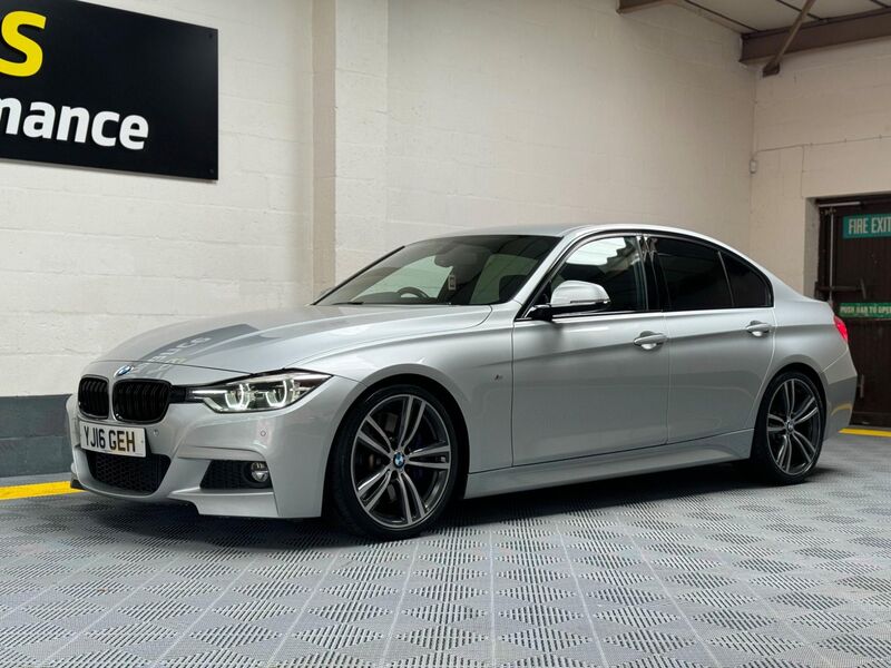 View BMW 3 SERIES 3.0 330d M Sport Auto xDrive Euro 6 (s/s) 4dr