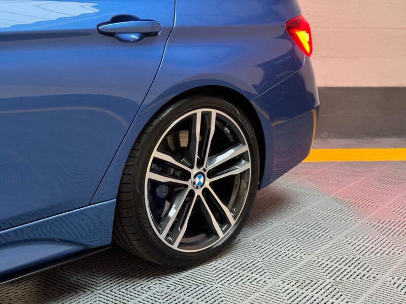 BMW 3 SERIES