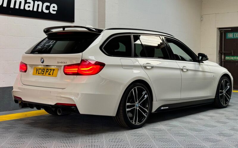 BMW 3 SERIES