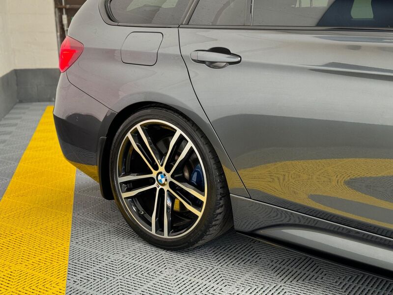 BMW 3 SERIES