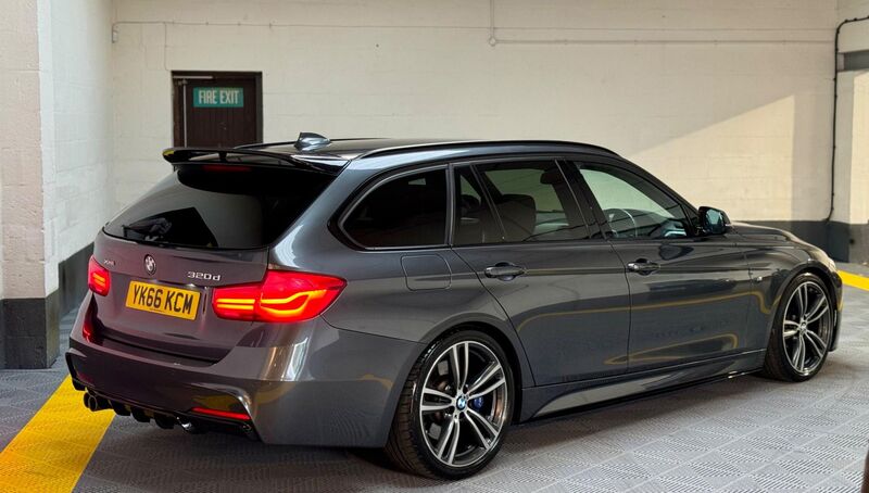 BMW 3 SERIES