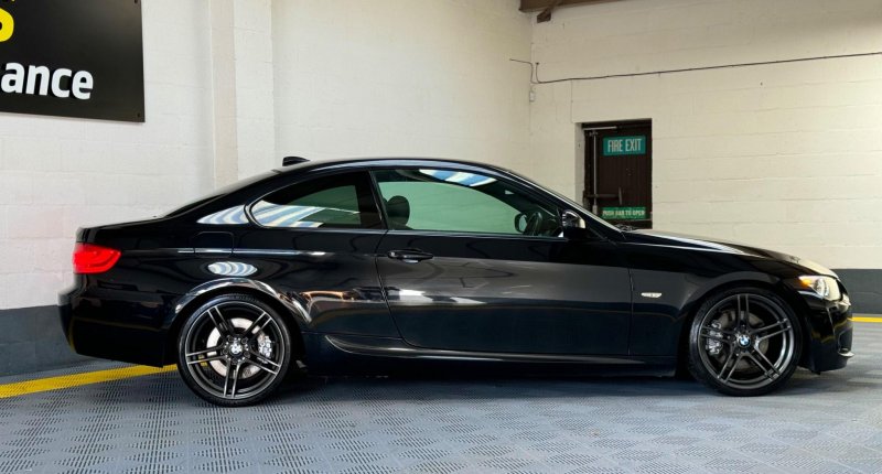 View BMW 3 SERIES 3.0 330d M Sport Steptronic Euro 5 2dr