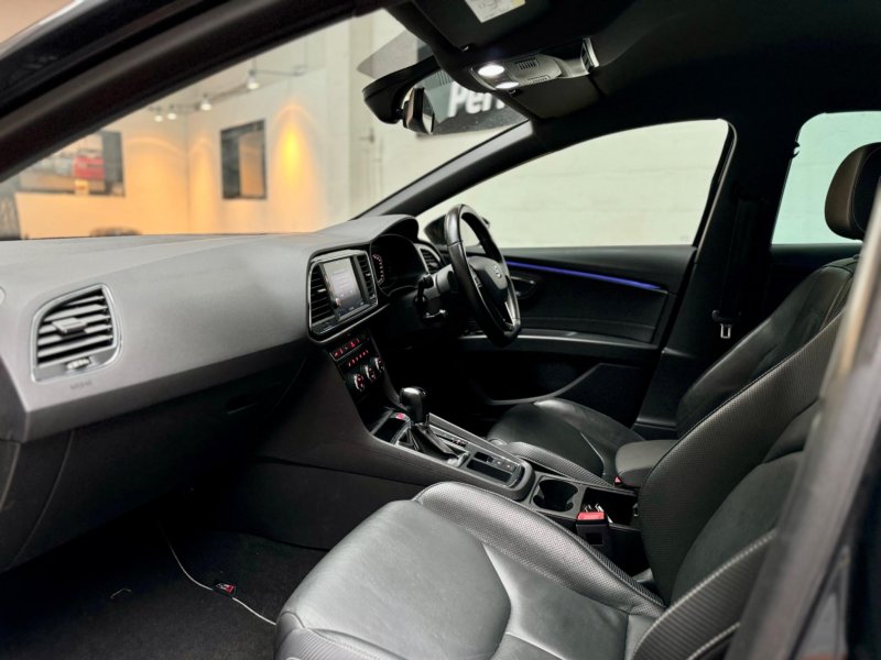 SEAT LEON