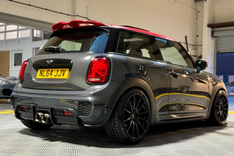 MINI HATCH