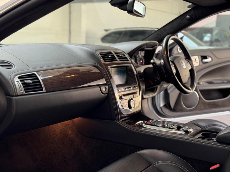 JAGUAR XKR