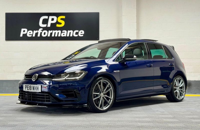 View VOLKSWAGEN GOLF 2.0 TSI R DSG 4Motion Euro 6 (s/s) 5dr