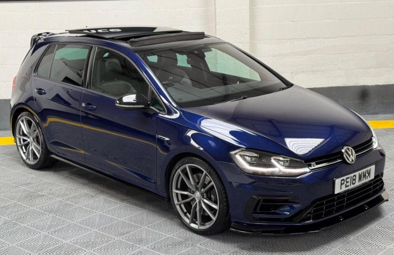 View VOLKSWAGEN GOLF 2.0 TSI R DSG 4Motion Euro 6 (s/s) 5dr