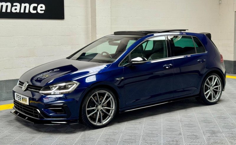 View VOLKSWAGEN GOLF 2.0 TSI R DSG 4Motion Euro 6 (s/s) 5dr
