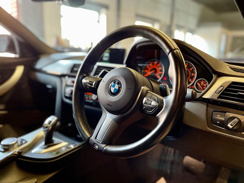 BMW 3 SERIES