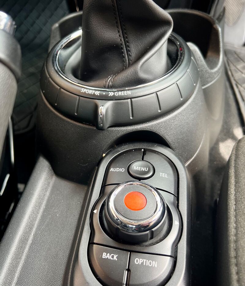 MINI HATCH