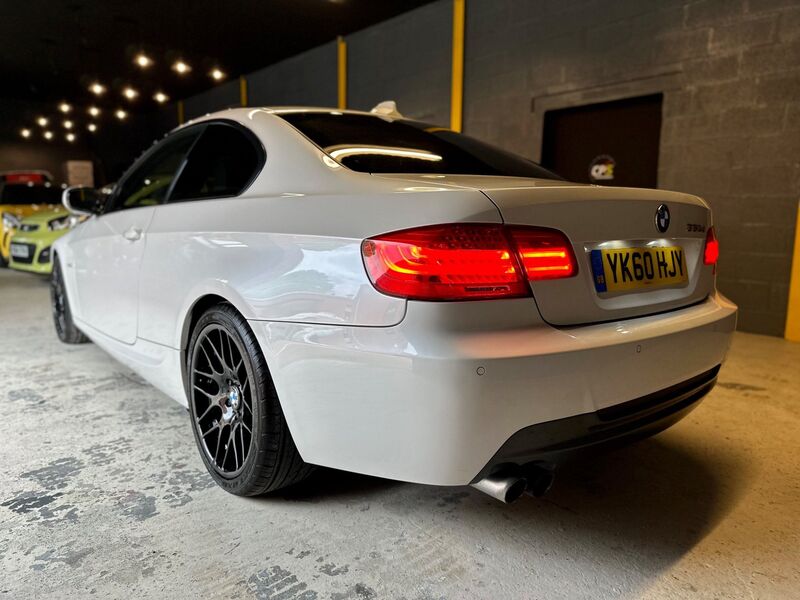 View BMW 3 SERIES 3.0 330d M Sport Steptronic Euro 5 2dr