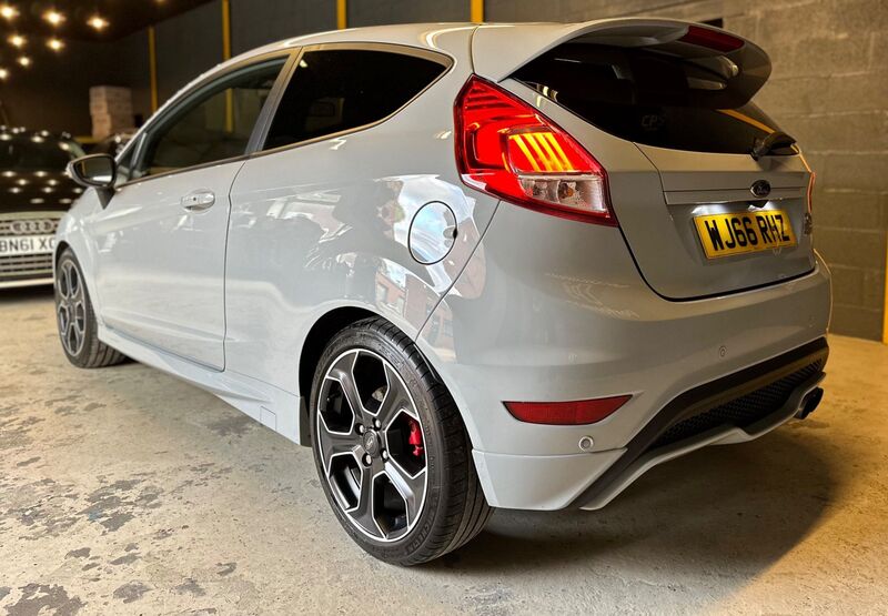 View FORD FIESTA 1.6T EcoBoost ST-200 Euro 6 3dr